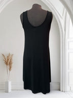 Robe à bretelle large