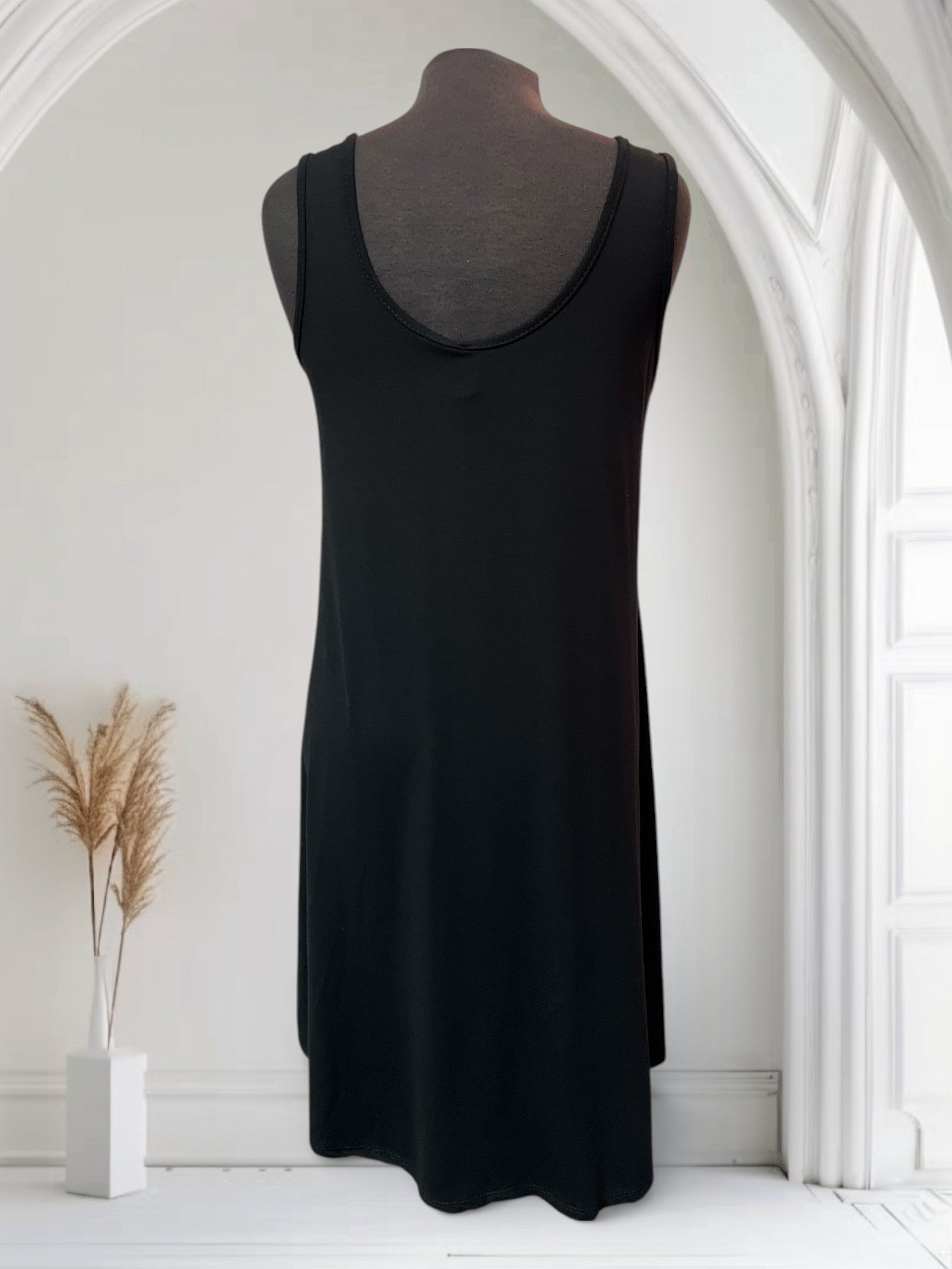 Robe à bretelle large