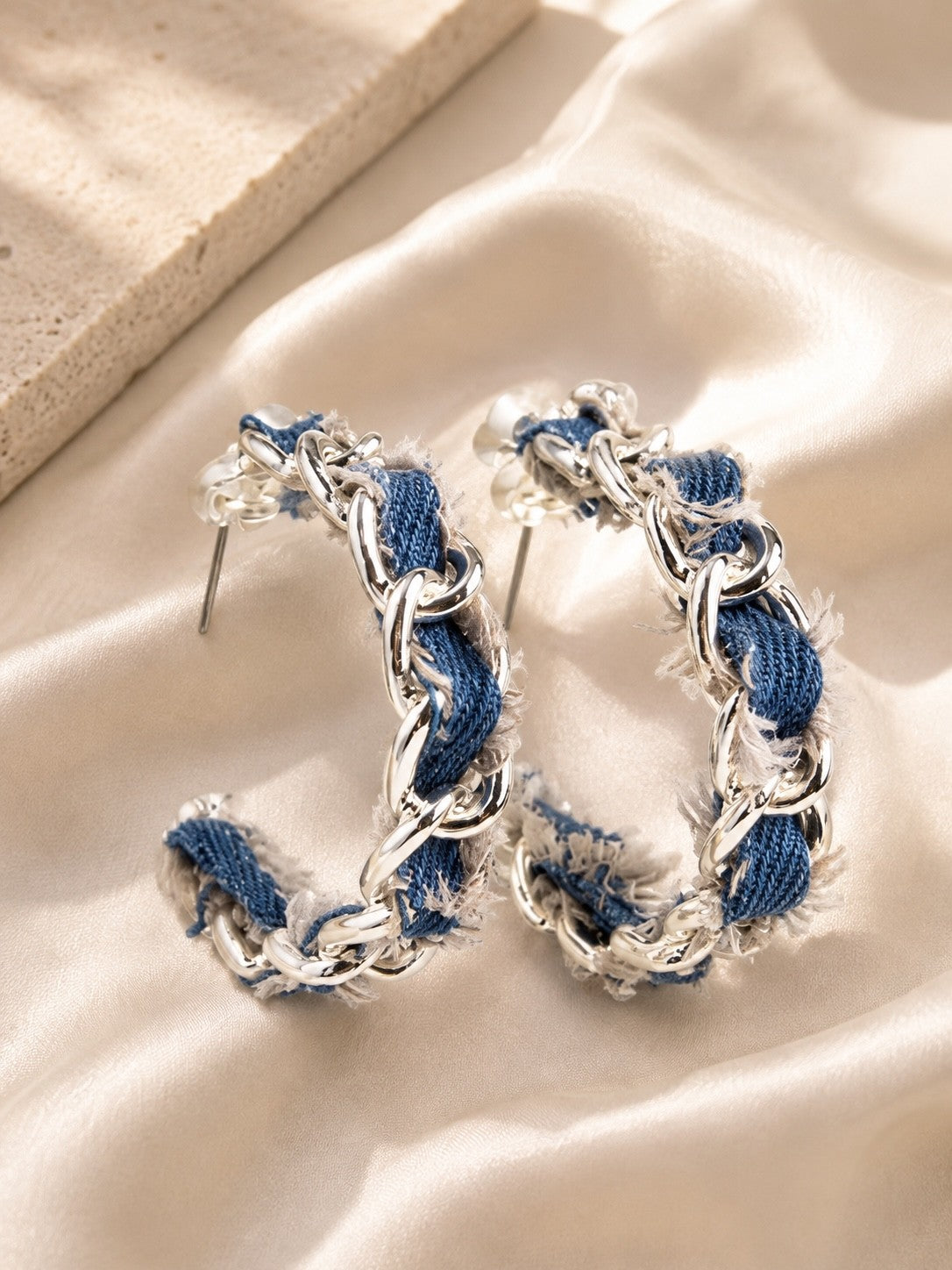 Boucle d'oreille (jeans)