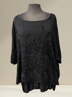 Blouse (fleurs brodées et trous)