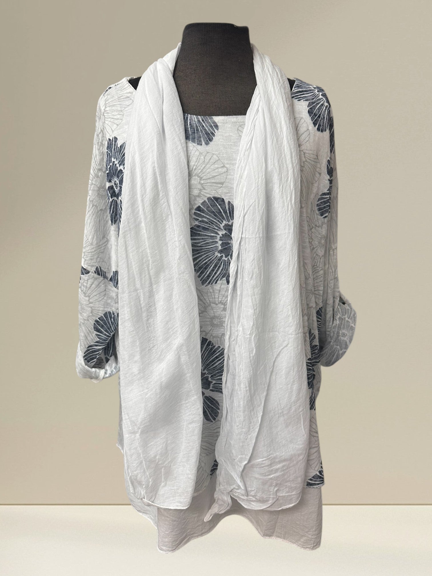 Chandail fleuris avec foulard