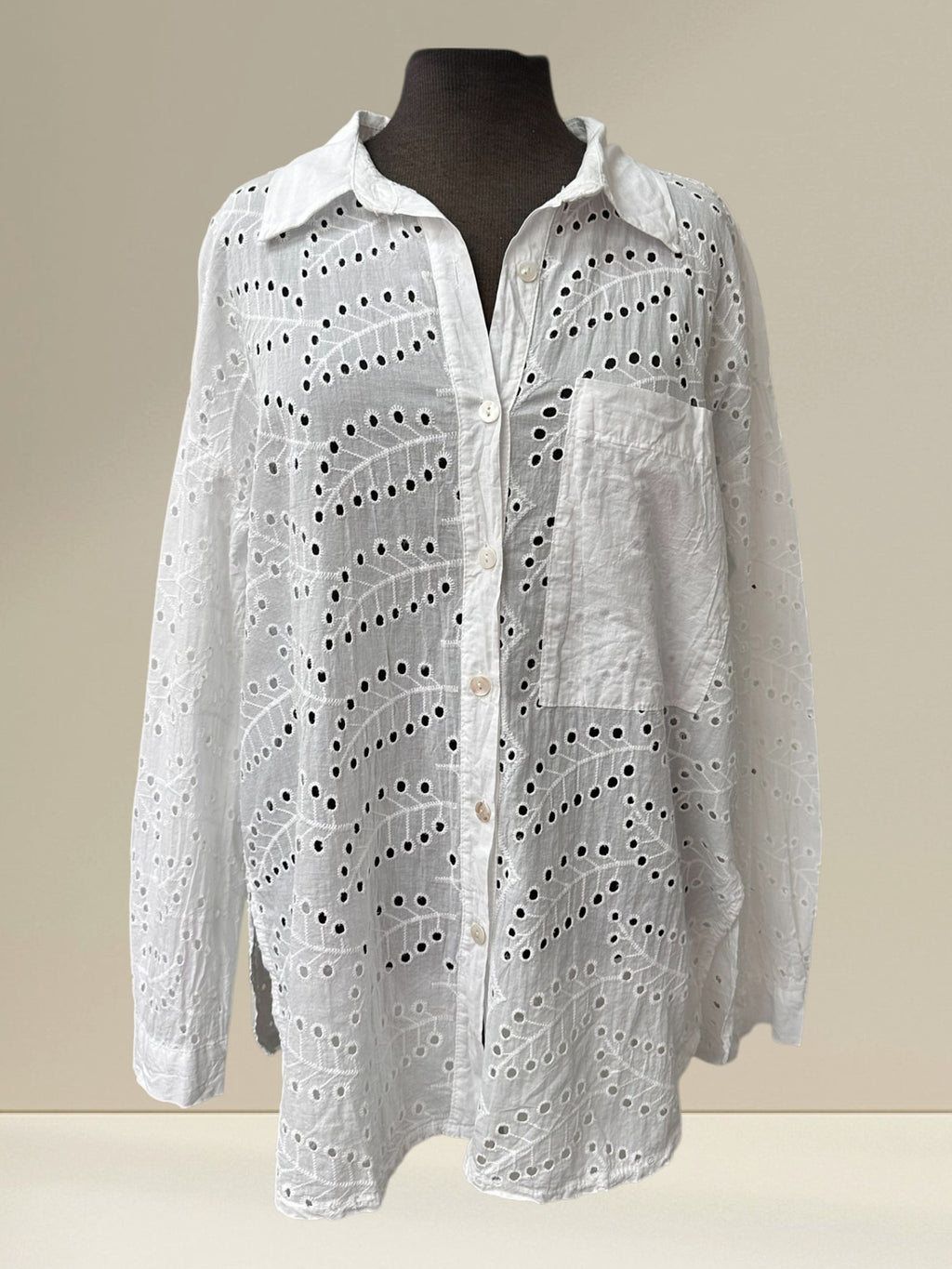 Blouse (motif de feuilles et trous)