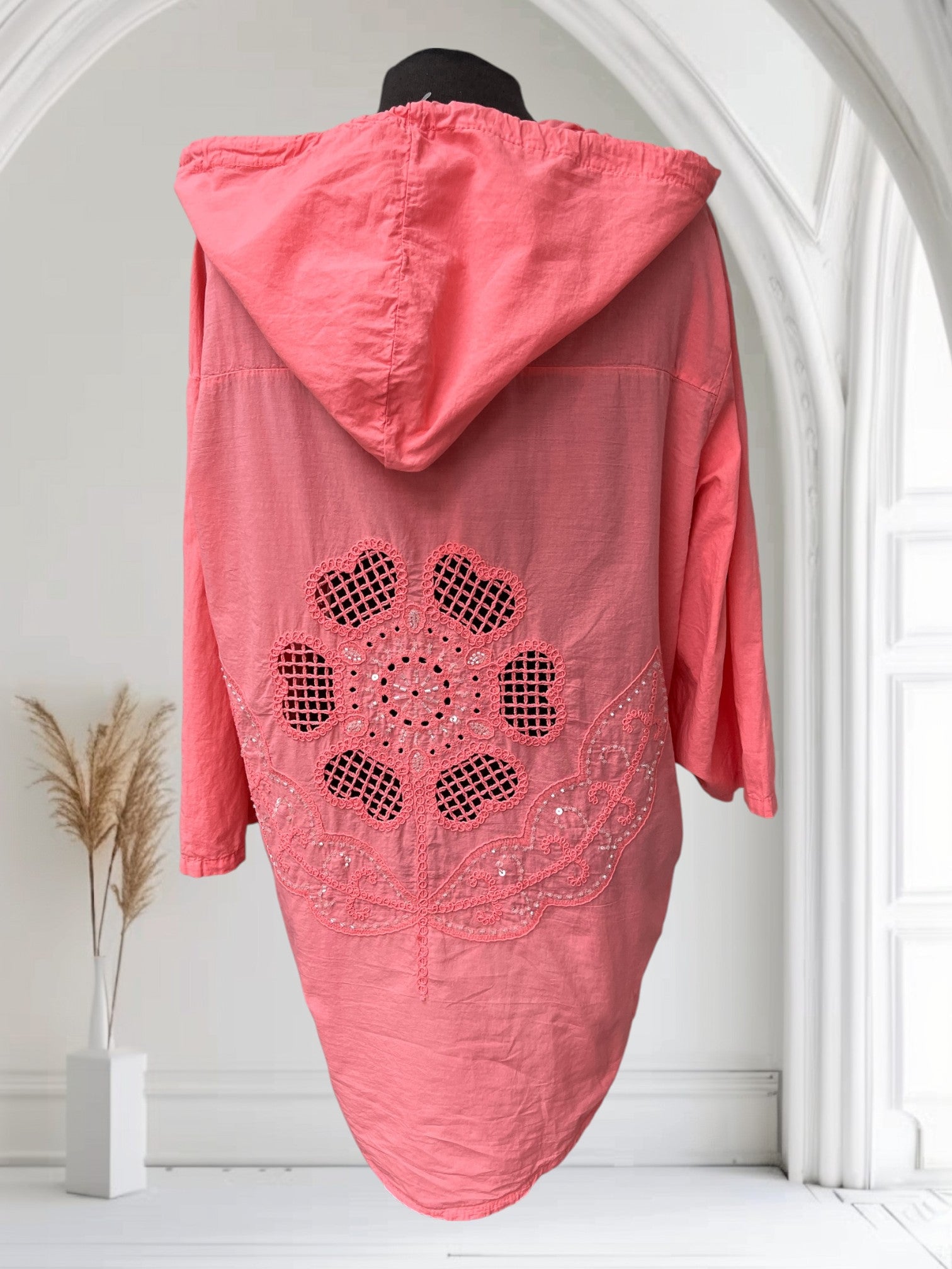 Blouse à capuchon (avec broderie au dos)