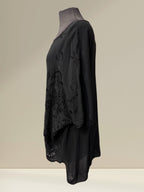 Blouse (fleurs brodées et trous)